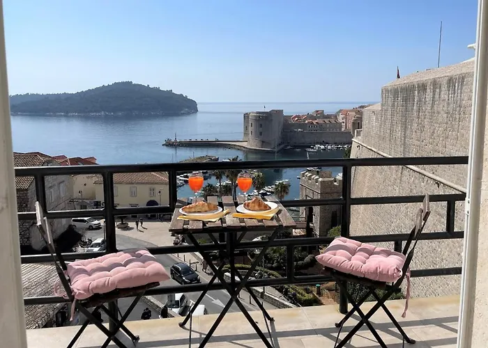 Perfect Balcony Apartment - Brizo Apartments